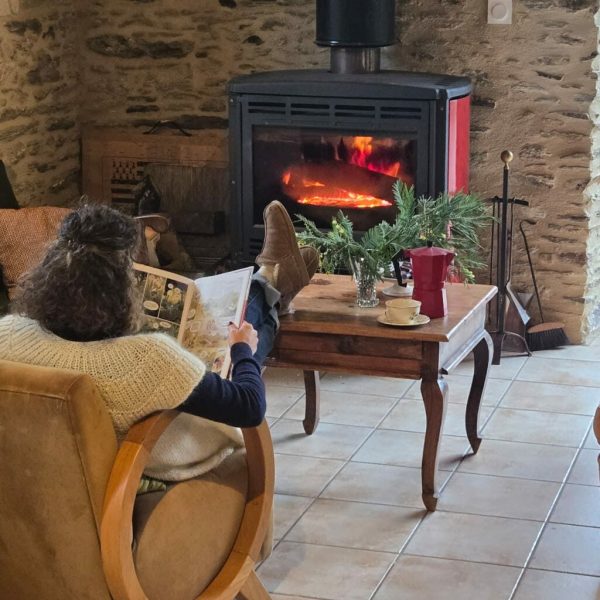 Lecture au coin du feu