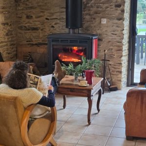 Lecture au coin du feu