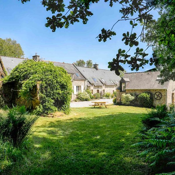 eco-gite-centre-bretagne-foret-totem-